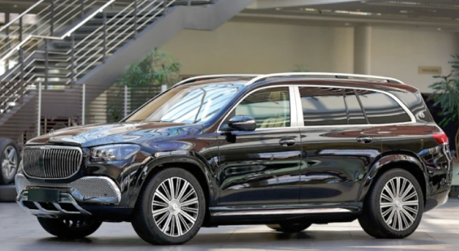 Luxury SUV vs. Limousine: Which Is Better for Your Next Event?